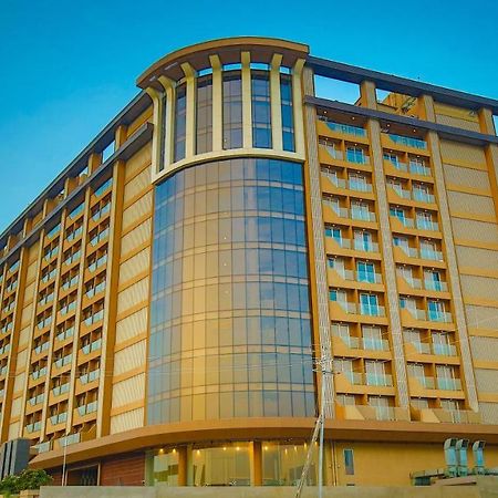 The Weekend Address Hotell Surat Eksteriør bilde