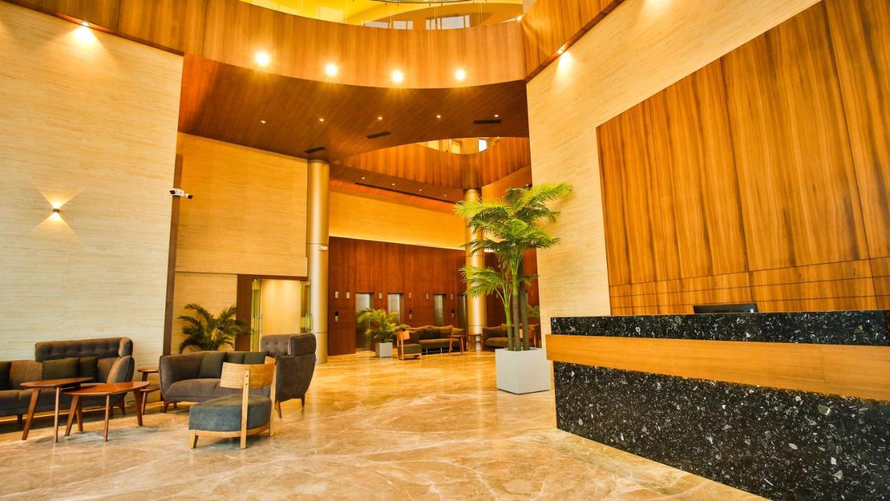 The Weekend Address Hotell Surat Eksteriør bilde