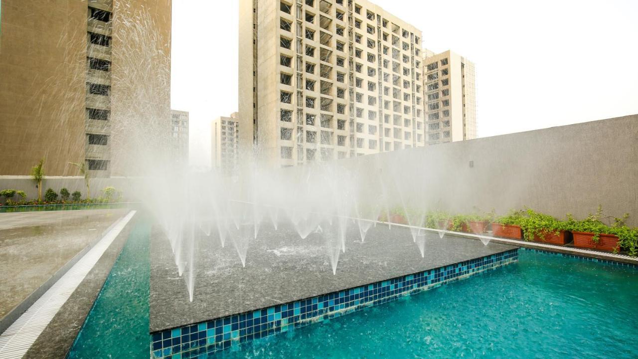The Weekend Address Hotell Surat Eksteriør bilde
